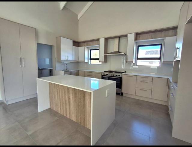 3 BEDROOM HOUSE FOR SALE IN BRITANNIA BAY